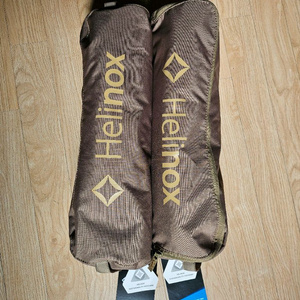 [새제품]헬리녹스(Helinox) 체어투 경량체어 코요테탄 무게1.28kg 캠핑의자 백패킹의자 판매합니다! 이미지