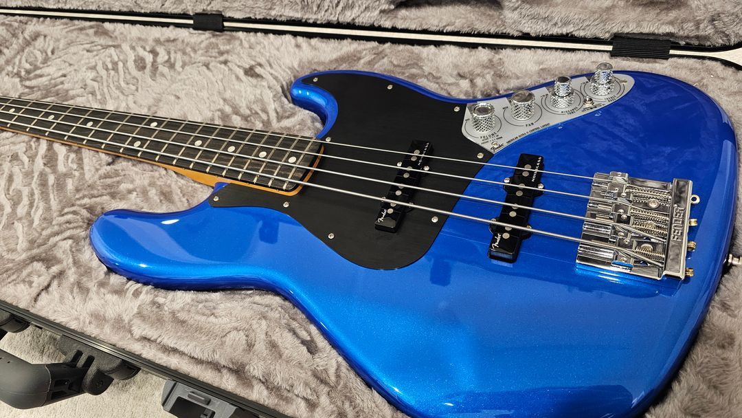 펜더 울트라2 에보니 재즈 베이스 기타 이미지