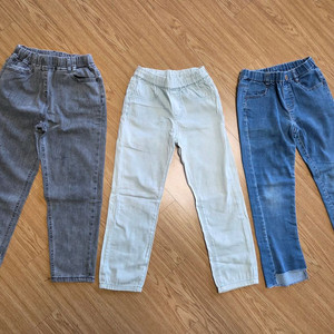 130싸이즈 청바지3종(티셔츠는 덤)