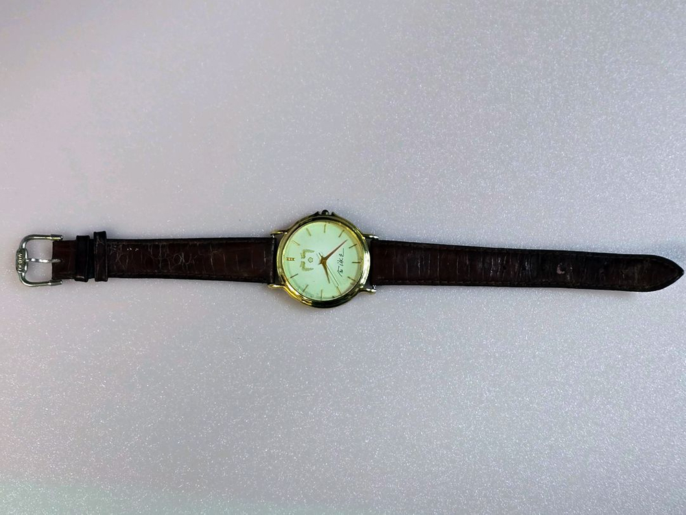 김영삼 대통령 기념 금장 가죽 시계 이미지