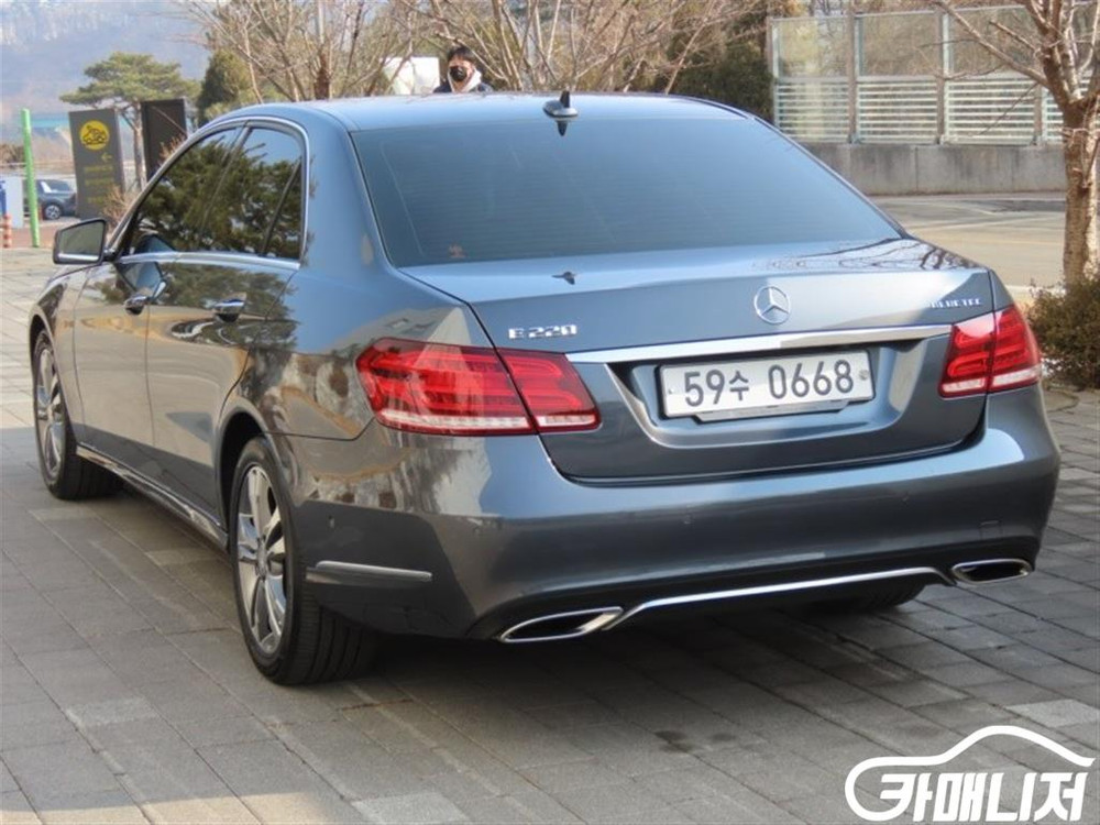 [벤츠]E-클래스 W212 E220 블루텍 아방가르드 (5인승) #3월급매 이미지