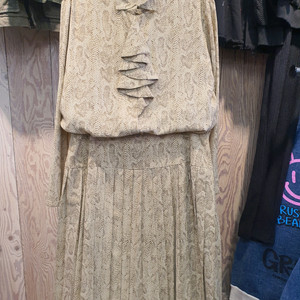 (상태최상) 코오롱bella파이톤 패턴 프릴 블라우스&플리츠 스커트