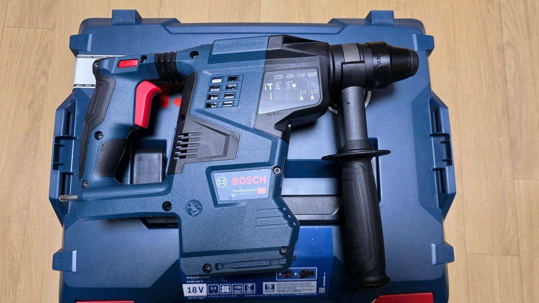 보쉬 GBH 18V-28 C 해머드릴 베어툴 팝니다. 이미지