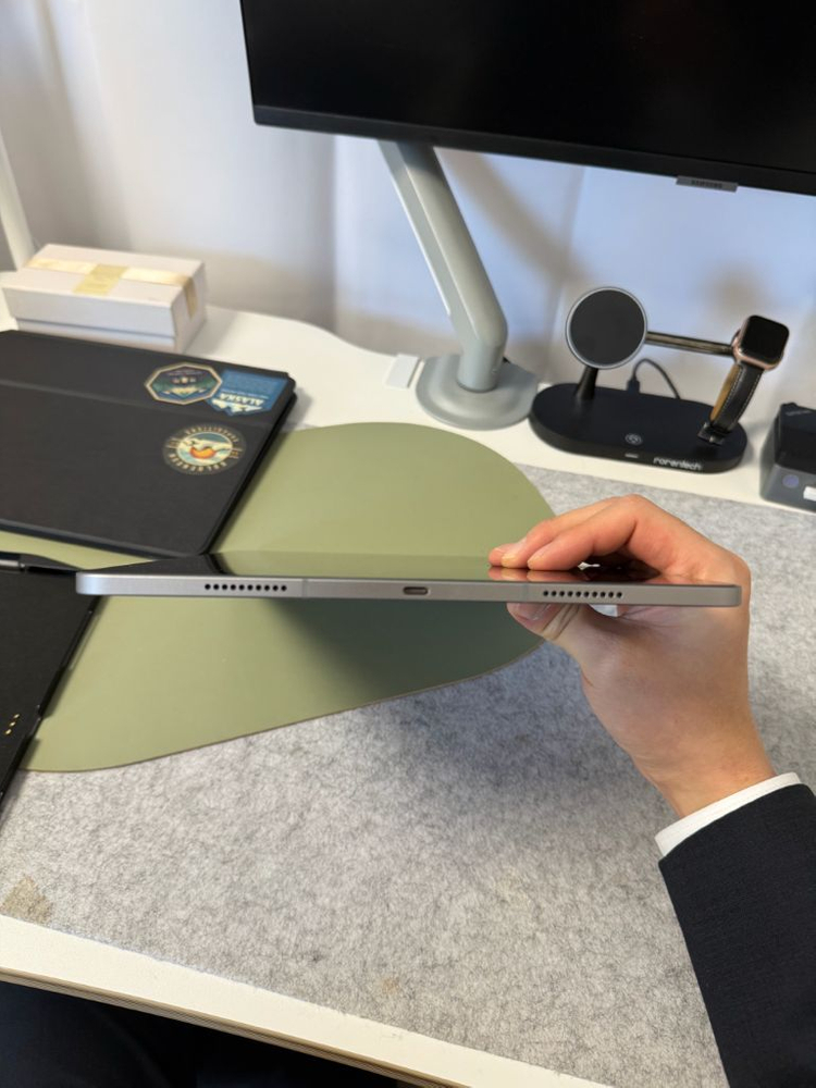 아이패드 프로 6세대 12.9인치 128GB 셀룰러 + 매직키보드 풀박스 이미지