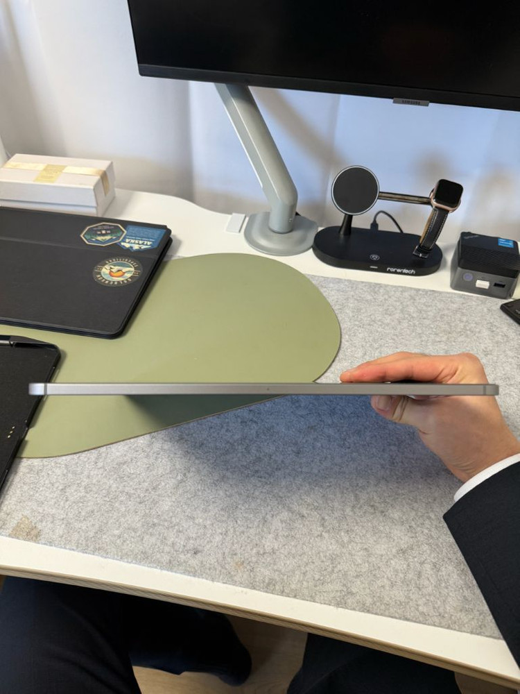 아이패드 프로 6세대 12.9인치 128GB 셀룰러 + 매직키보드 풀박스 이미지