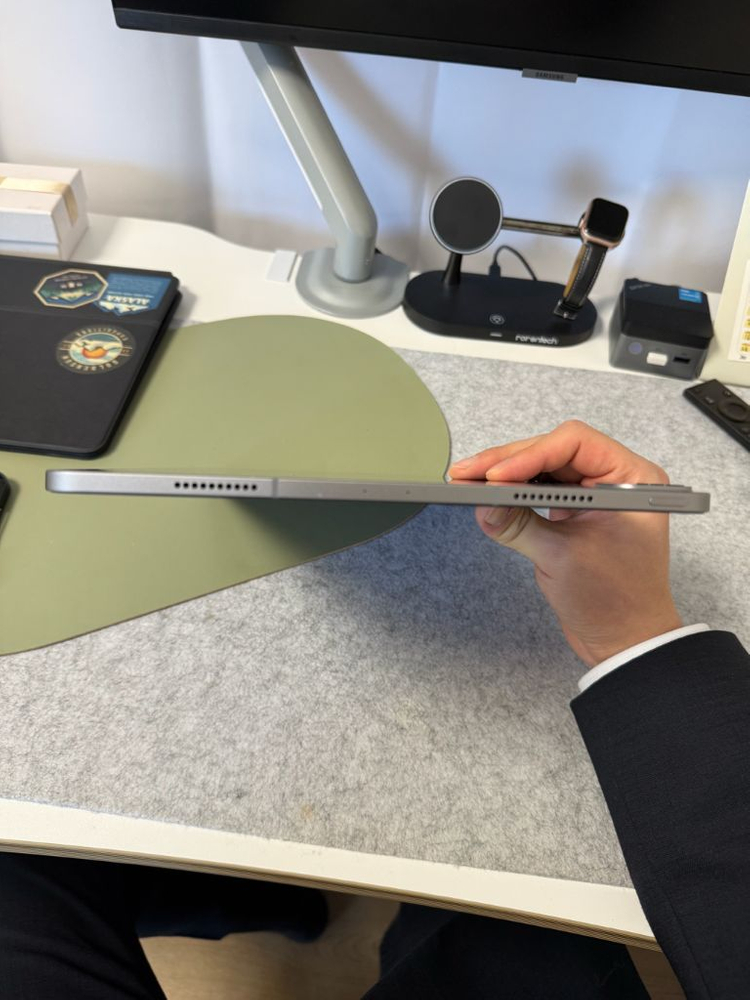 아이패드 프로 6세대 12.9인치 128GB 셀룰러 + 매직키보드 풀박스 이미지