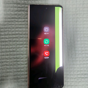 액정 파손된 갤럭시 폰 판매합니다. 액정 모서리 부분 파손