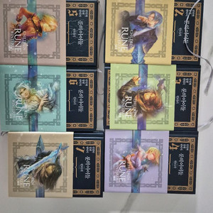 룬의아이들 윈터러 2ㅡ7권. 블러디드 1권 판매합니다 이미지