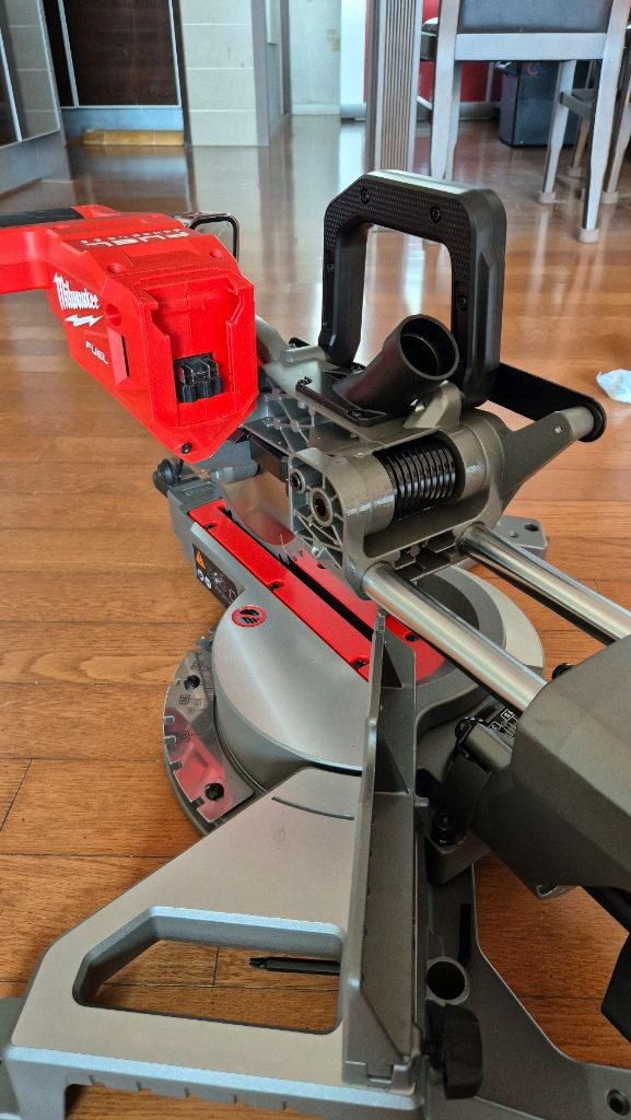 밀워키 FMS190 무선 슬라이딩 각도절단기 이미지