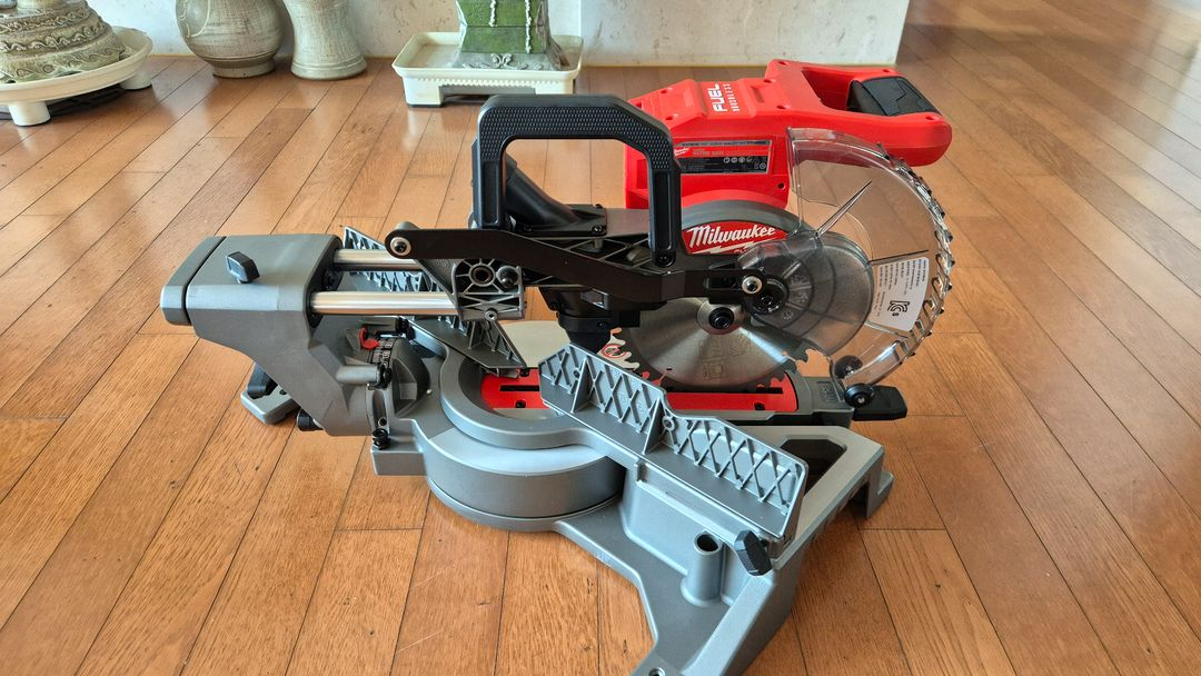 밀워키 FMS190 무선 슬라이딩 각도절단기 이미지