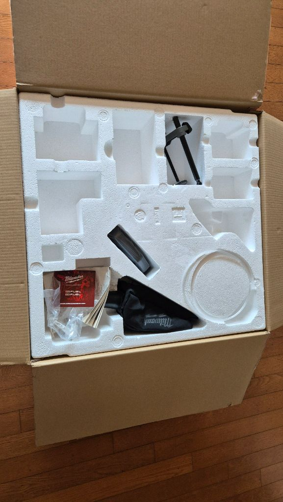 밀워키 FMS190 무선 슬라이딩 각도절단기 이미지