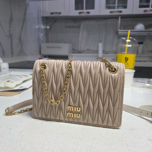 미우미우 마틀라세 체인 미니백