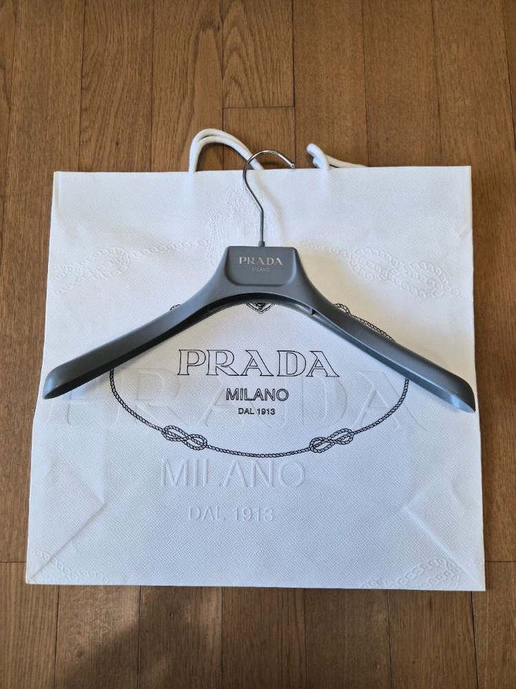 (정품) 프라다 삼각로고 후드 숏패딩 (명품 여성 점퍼 자켓) 이미지