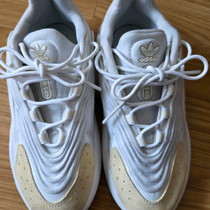 아디다스 오젤리아 230~235사이즈