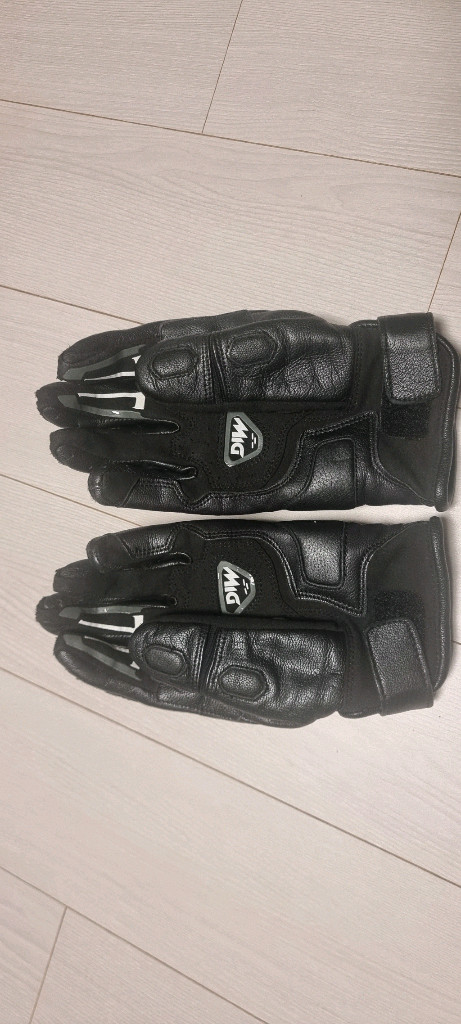 다이네즈 미그 가죽장갑 판매합니다--1