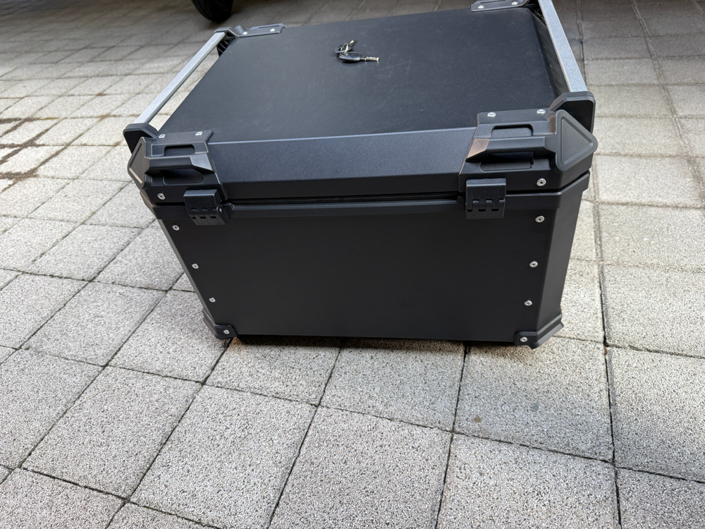 밴시 알루미늄 탑박스 85L + pcx브라켓 판매합니다--3