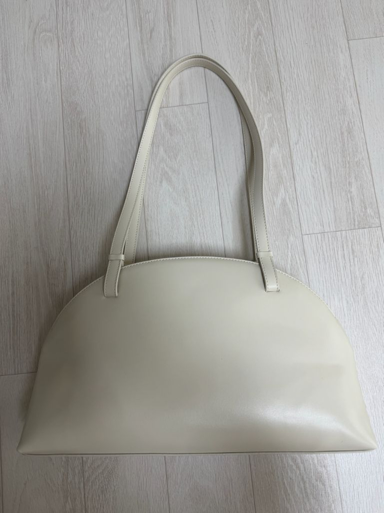 무신사 스탠다드 하프문 숄더백 머쉬룸 이미지