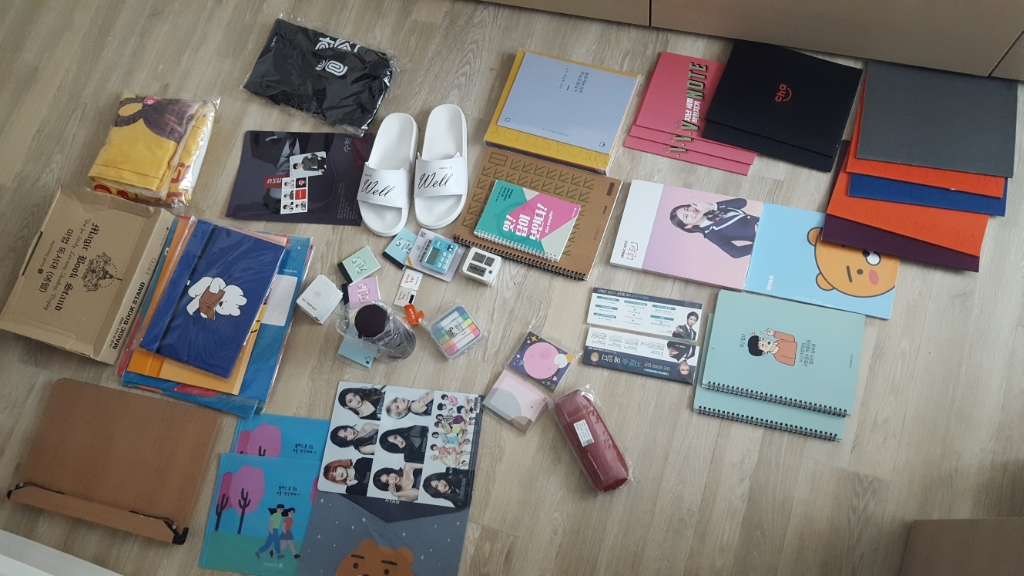 메가스터디 이투스 대성마이맥 굿즈 그립톡 노트 텀블러 이미지