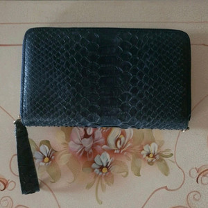 쿠론 파이톤 가죽 지퍼 장지갑 이미지