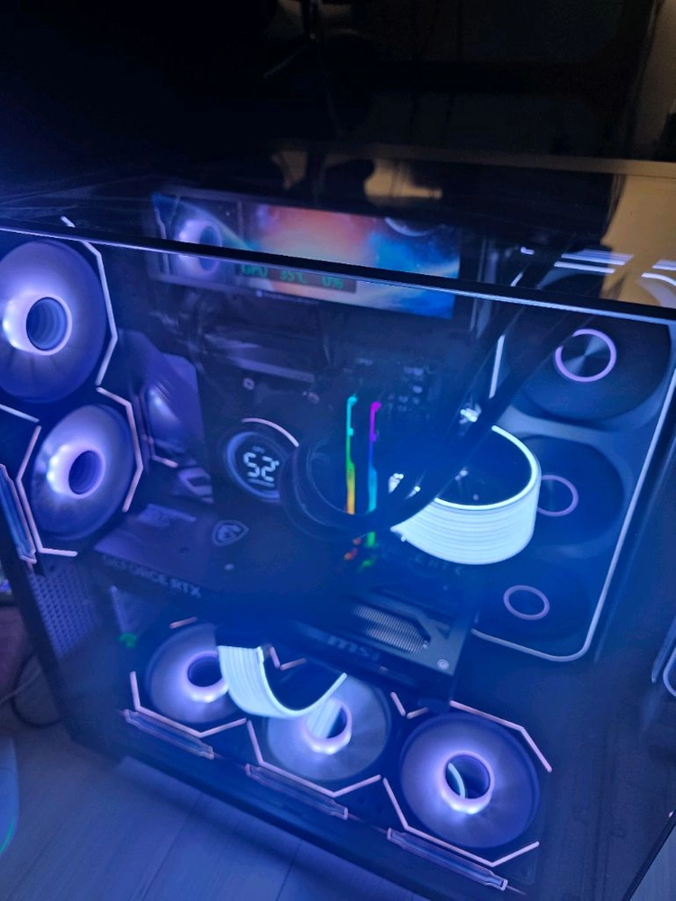 라이젠7 9800x3d.rtx5080 고사양 새본체 싸게팝니다 이미지