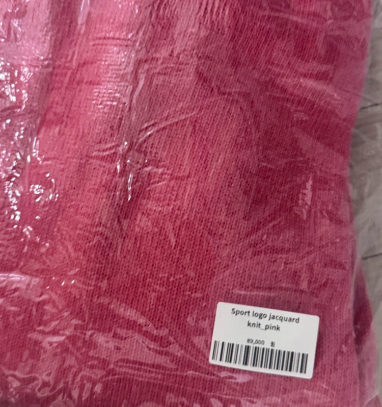 [1회착용]바니쉬먼트 Sport logo jacquard 핑크 니트(여성FREE사이즈)--2
