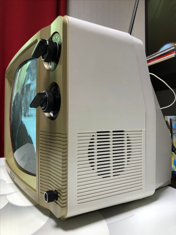 초밀봉(새상품)80년대 삼성전자 12인치 흑백티비///(골드&화이트)빈티지 레트로 인테리어소품///브라운관tv--6