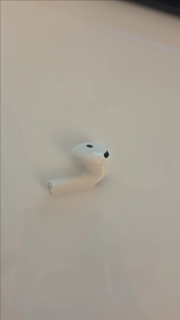 에어팟4 노캔 본체+오른쪽 유닛 이미지