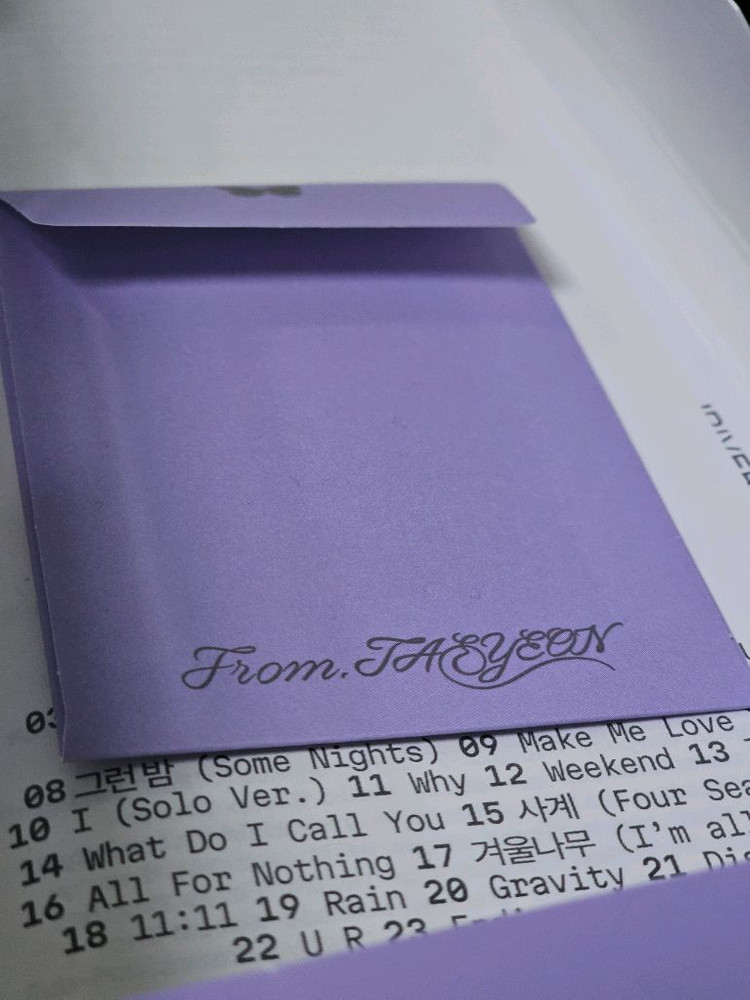 태연 10주년 마이크 앨범 이미지