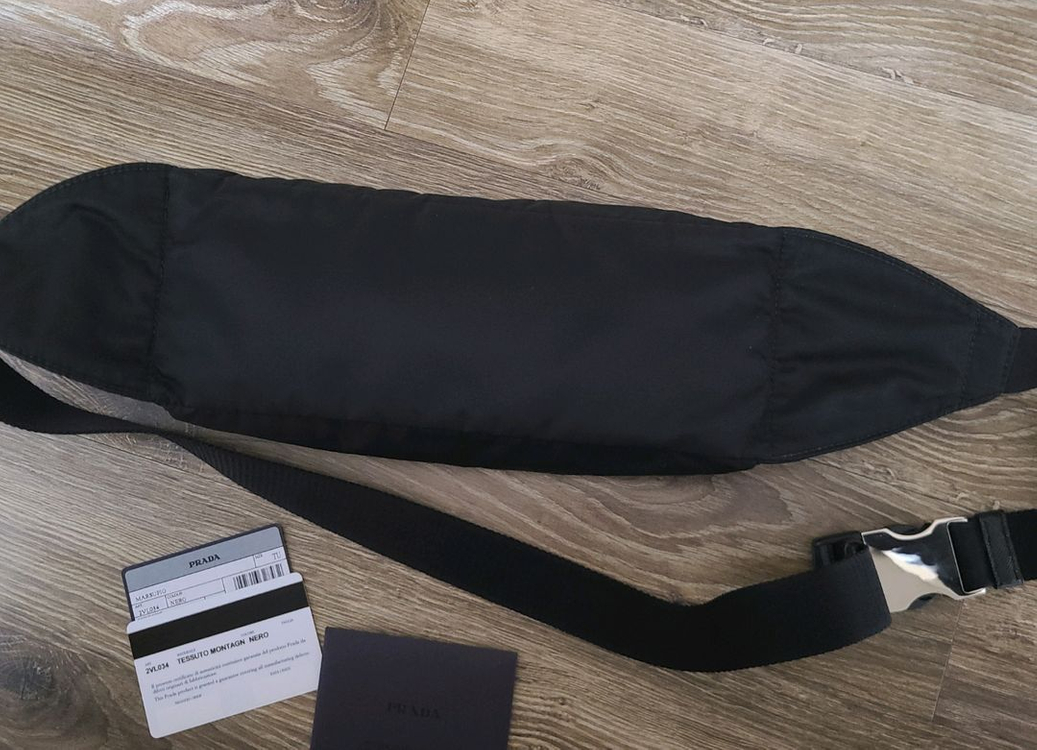 프라다 벨트백 힙색크로스백숄더백테수토호보백가방백팩구찌루이비통디올샤넬생로랑셀린느에르메스버버리로로피아나델보 이미지