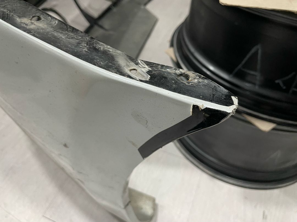 마세라티 그란투리스모 MC 뒷범퍼 이미지