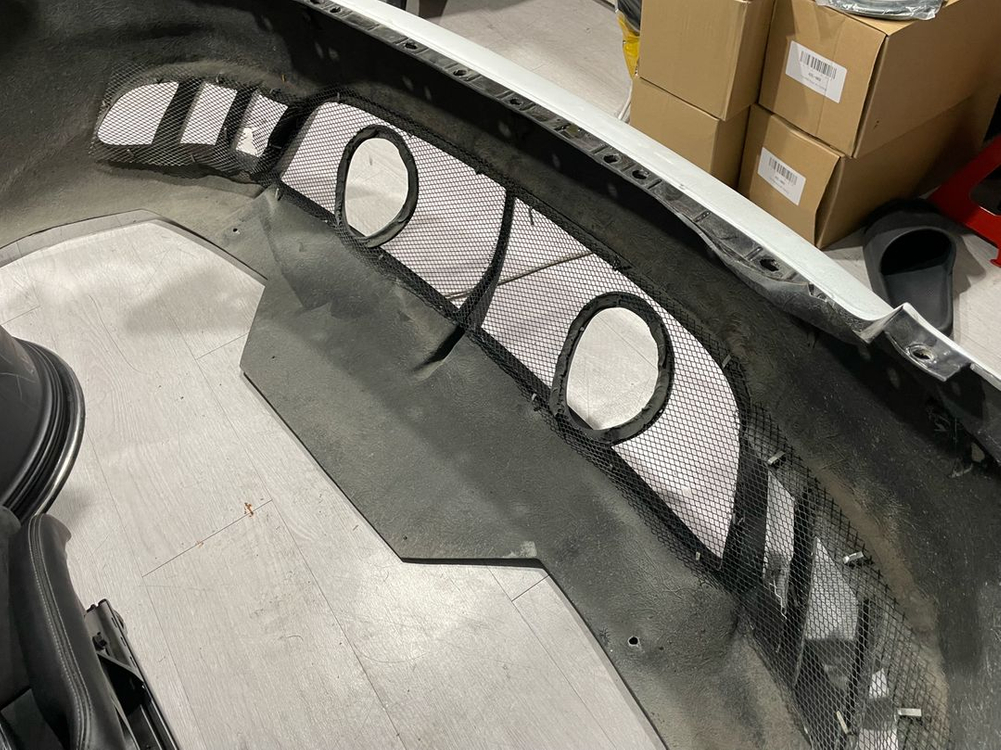 마세라티 그란투리스모 MC 뒷범퍼 이미지