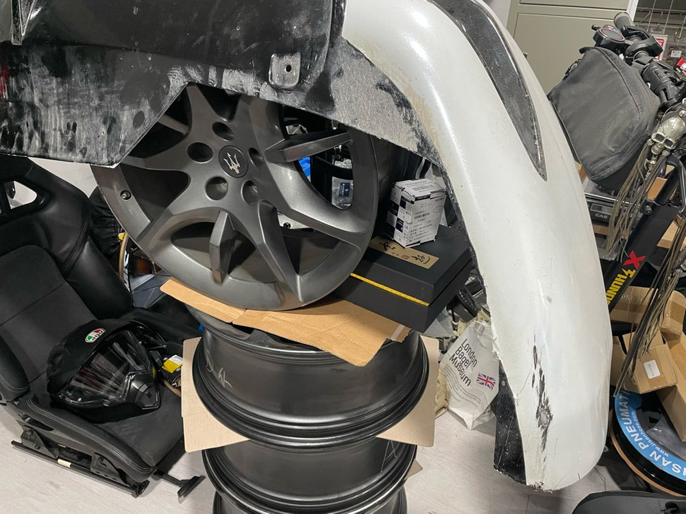 마세라티 그란투리스모 MC 뒷범퍼 이미지