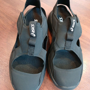 아식스 블랙 샌들 200 이미지