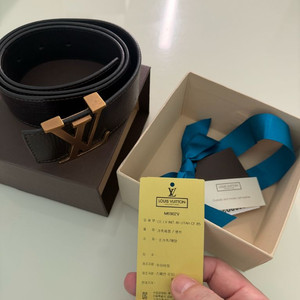 루이비통 lv 이니셜 남성 벨트 이미지