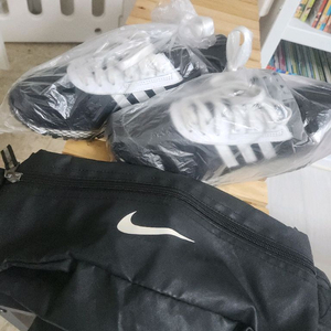 거의 새것 아디다스 270 운동화 + 나이키 가방 세트 이미지