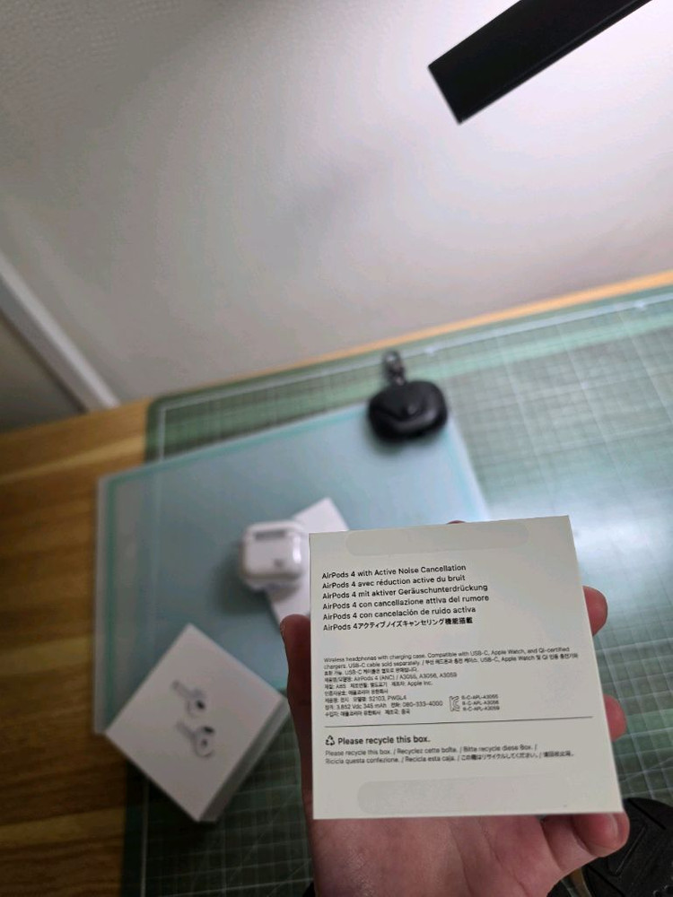 에어팟 4 액티브 노이즈 캔슬링 블루투스 이어폰 + 케이스 이미지