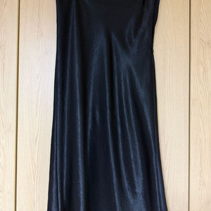 타임 세틴 롱 스커트 이미지