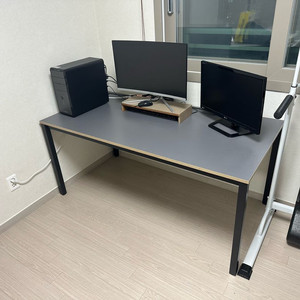 회색 책상 이미지