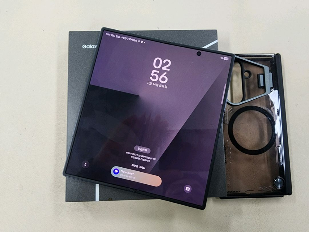 갤럭시폴드7 512G 실사용3개월 케이스포함 풀박스 무찍힘 ^^ 이미지