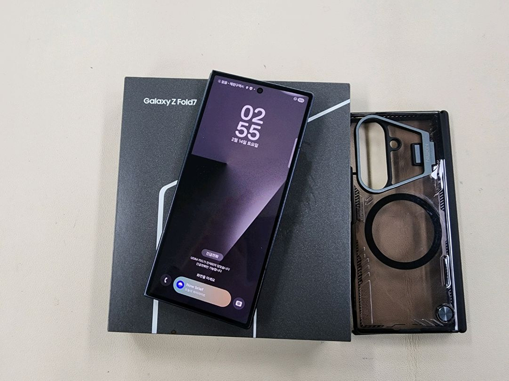 갤럭시폴드7 512G 실사용3개월 케이스포함 풀박스 무찍힘 ^^ 이미지