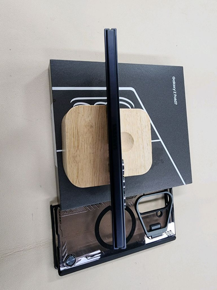 갤럭시폴드7 512G 실사용3개월 케이스포함 풀박스 무찍힘 ^^ 이미지