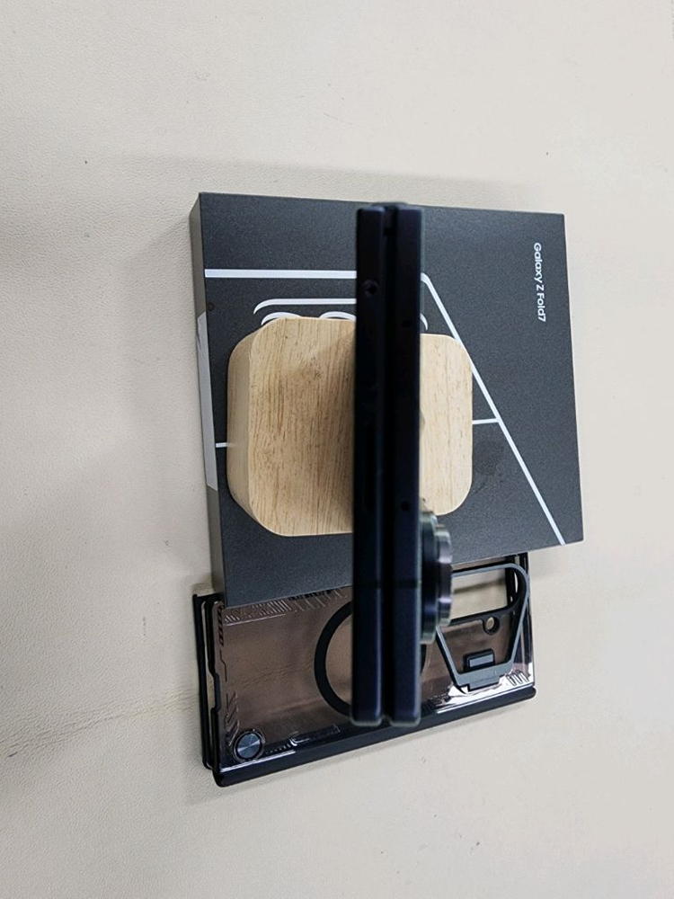 갤럭시폴드7 512G 실사용3개월 케이스포함 풀박스 무찍힘 ^^ 이미지