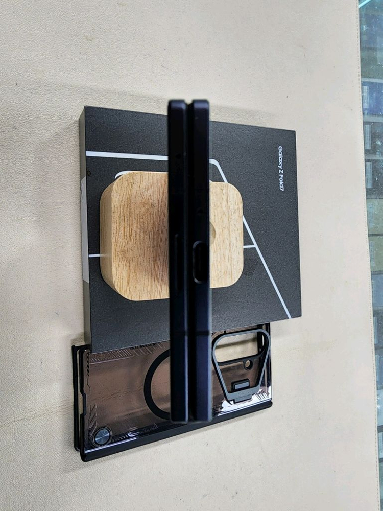 갤럭시폴드7 512G 실사용3개월 케이스포함 풀박스 무찍힘 ^^ 이미지