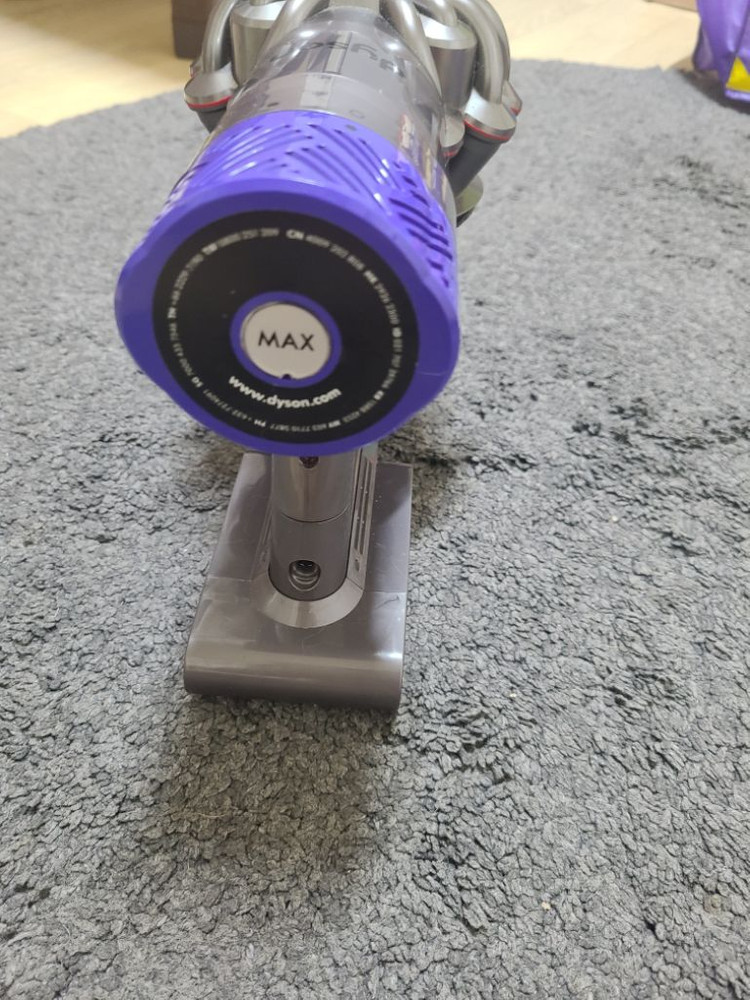 다이슨 V6 무선청소기 본체 이미지