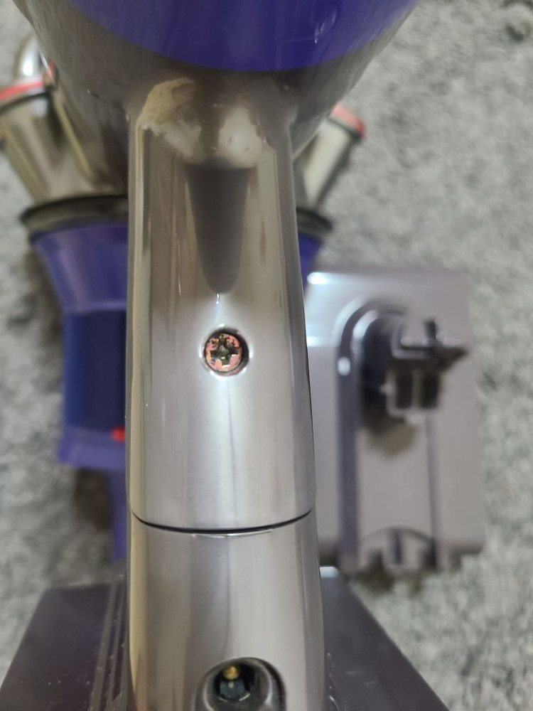 다이슨 V6 무선청소기 본체 이미지