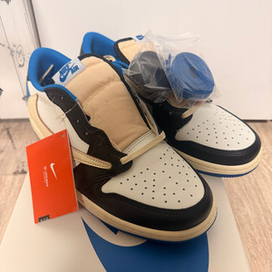 [270] 나이키 조던 1 x 트래비스 스캇 x 프라그먼트 레트로 로우 OG SP 밀리터리 블루 나코탭 이미지