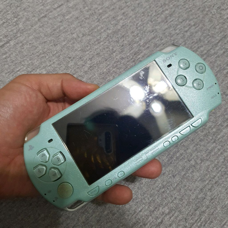 소니 psp2000번 게임기 이미지
