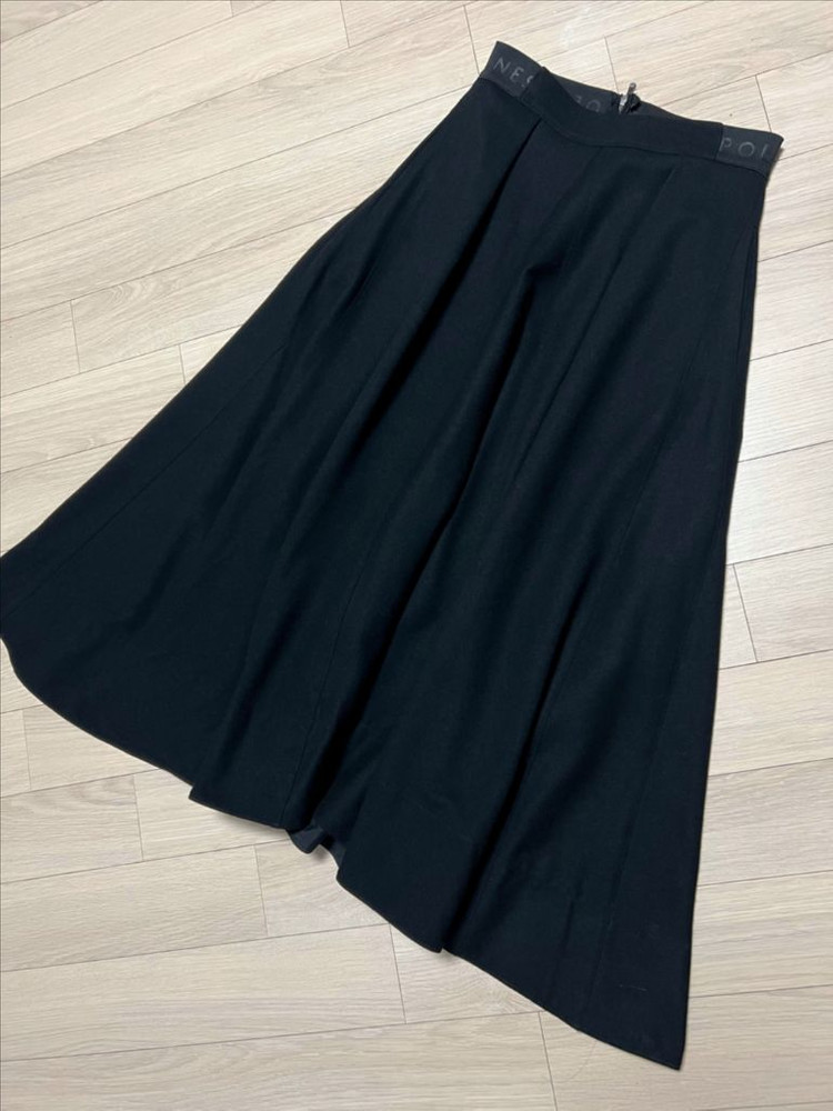 22년 한섬 타임 TIME 백 밴딩 플레어 스커트 울99% 뒷밴딩 롱치마 블랙 검정 이미지