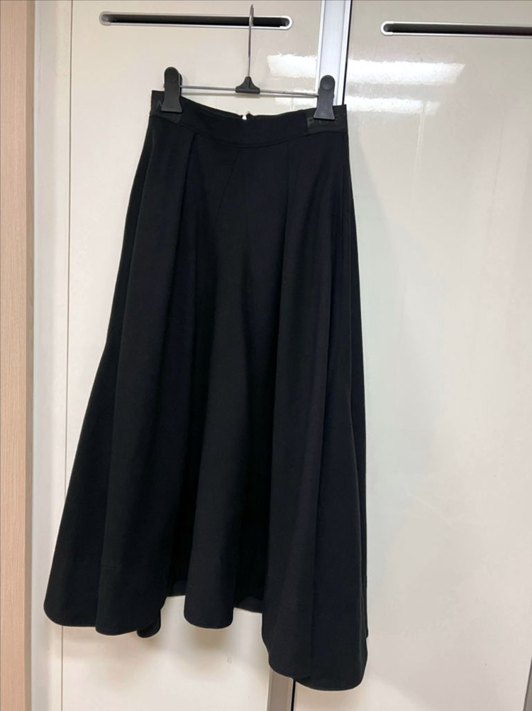 22년 한섬 타임 TIME 백 밴딩 플레어 스커트 울99% 뒷밴딩 롱치마 블랙 검정 이미지