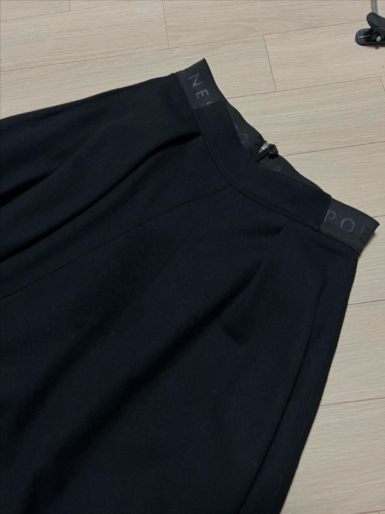 22년 한섬 타임 TIME 백 밴딩 플레어 스커트 울99% 뒷밴딩 롱치마 블랙 검정 이미지